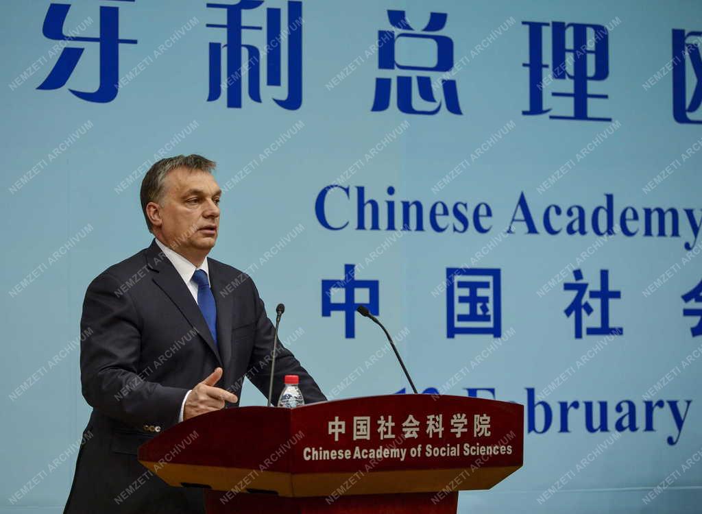 Orbán Viktor Pekingben