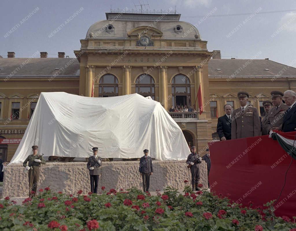 Kultúra - A Végvári harcok - Törökverő szoborcsoport avatása Egerben