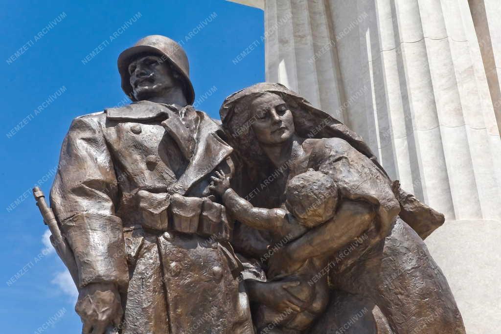 Műalkotás - Budapest -  Tisza István emlékművének részlete