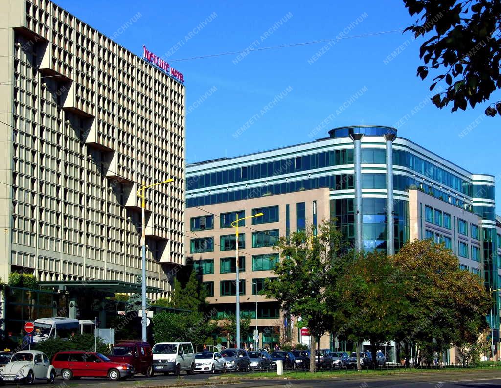 Városkép - A Mercure szálloda és a Krisztina Plaza