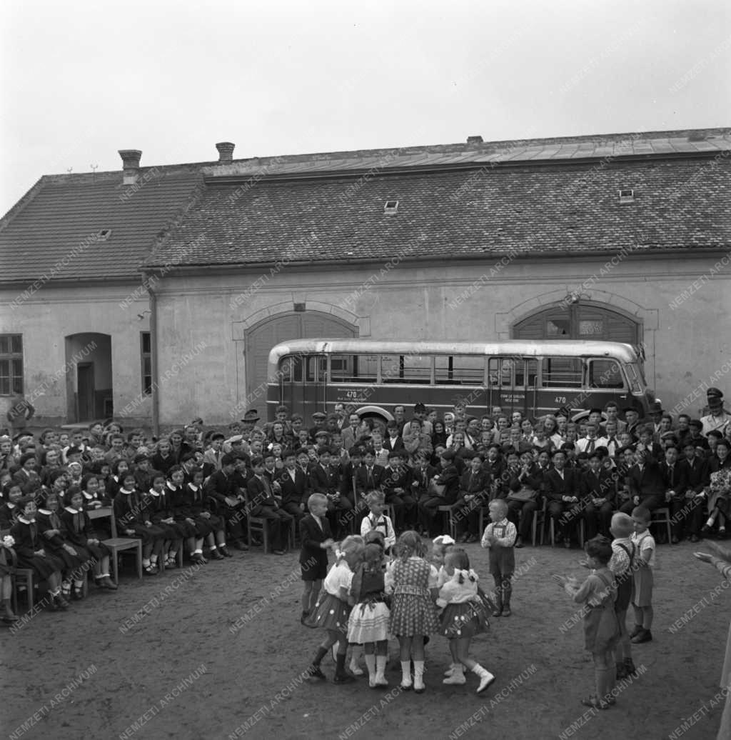 Oktatás - Koreai gyermekek látogatása a Soroksári úttörőknél 