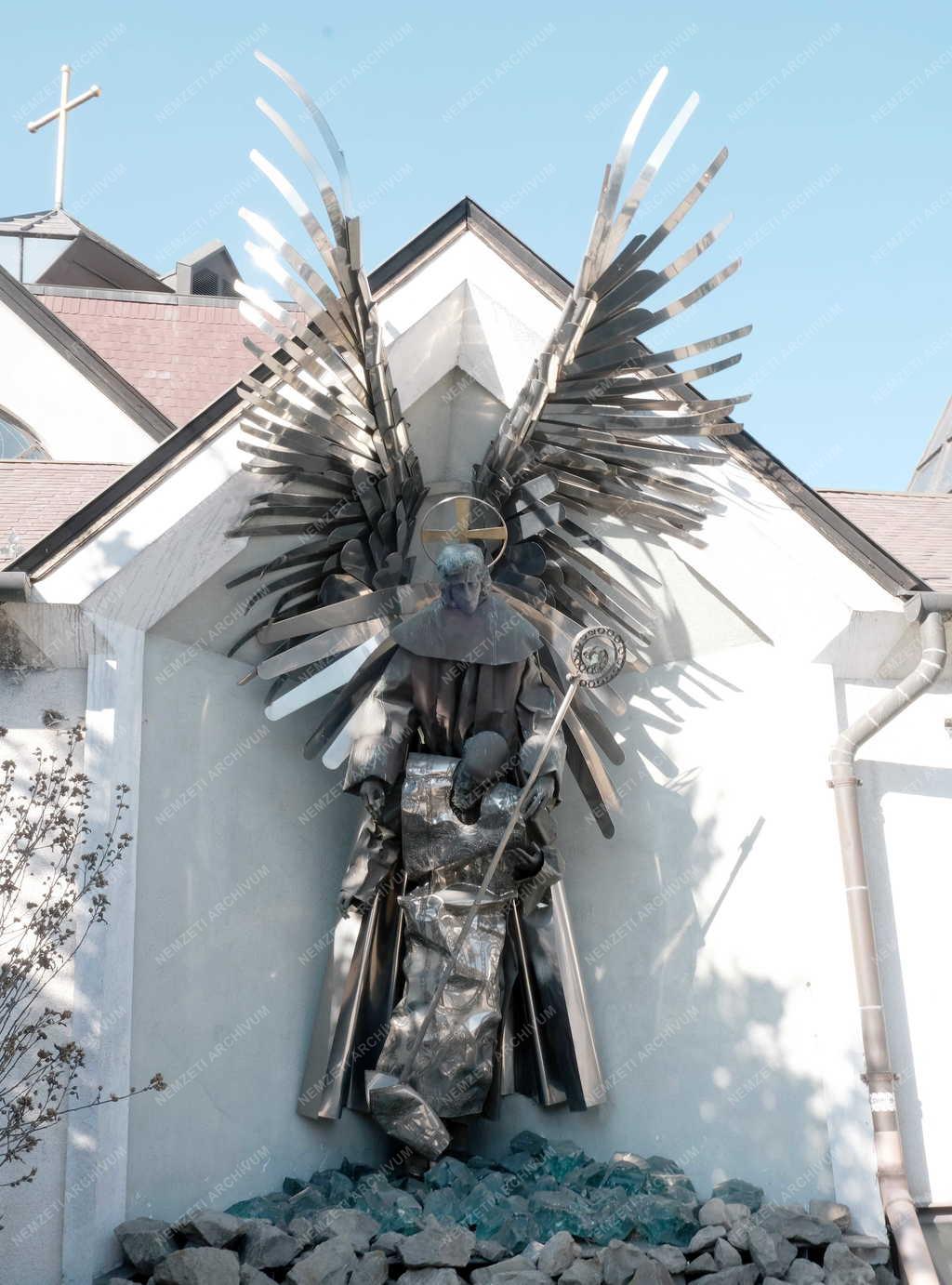 Egyház - Budapest-Kelenföld Szent Gellért Plébánia épületegyüttes