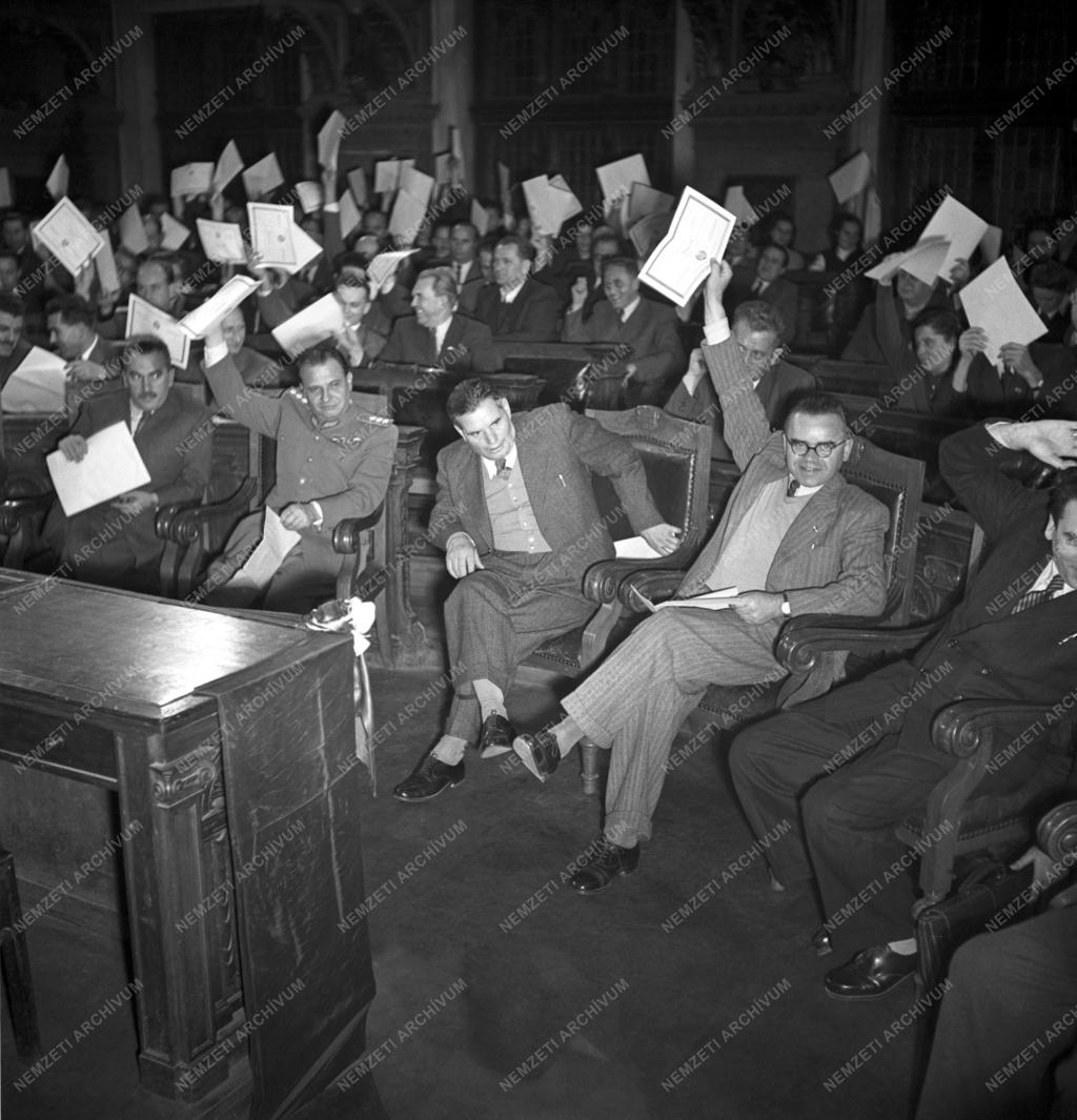 Belpolitika - Budapest Főváros Tanácsa ülése 