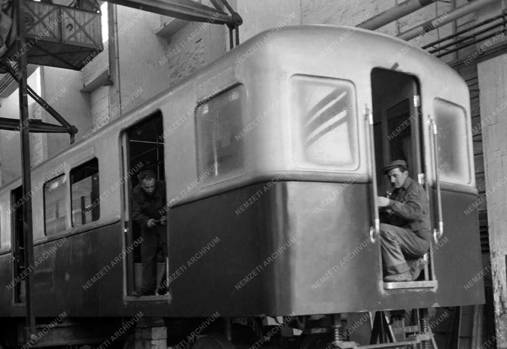 Járműipar - Ganz Vagongyár - Az első metrókocsi