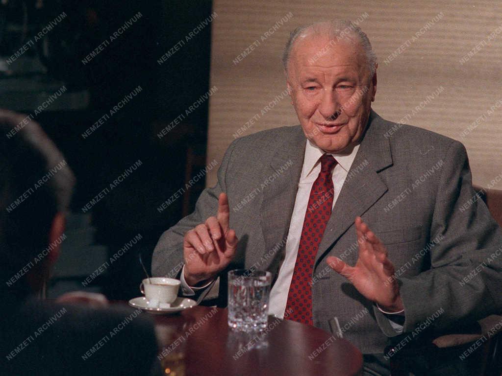 Belpolitika - Kádár János a Magyar Televízióban