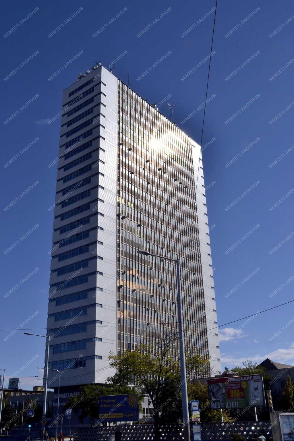 Épület - Budapest - A Semmelweis Egyetem Elméleti Tömbje