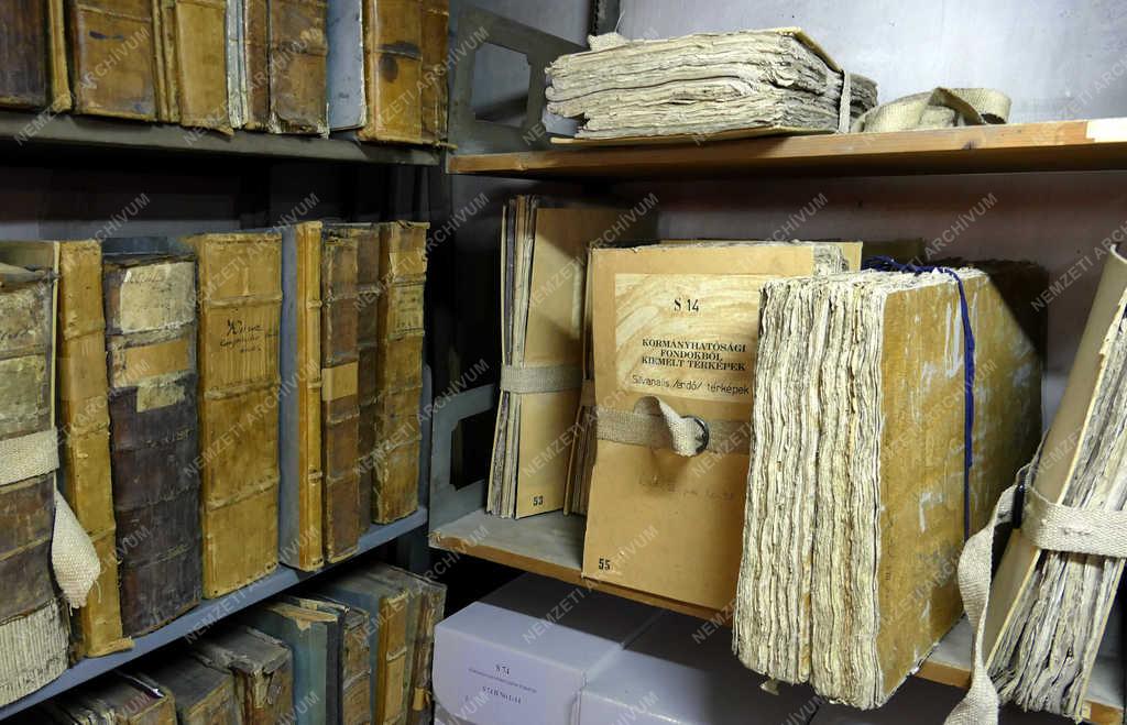 Közintézmény - Budapest - Az Országos Levéltár