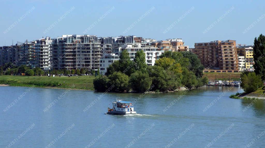 Városkép - Budapest - A Marina Part távlati képe a Dunával