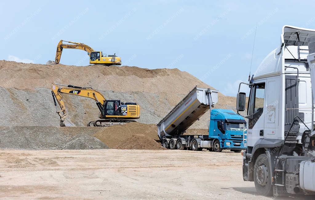 Közlekedés - Nagykereki - M4-es autópálya kivitelezés