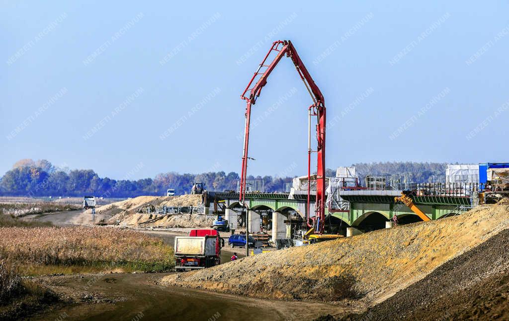 Útépítés - Berettyóújfalu - M4 autópálya építése a román határig