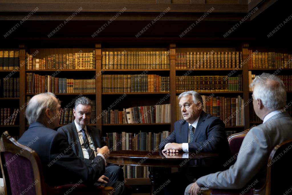 Orbán Viktor Braganza hercegét fogadta a Karmelita kolostorban