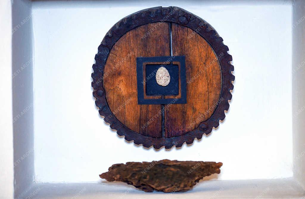 Művészet - Debrecen - Kustár Gábor kisplasztikái