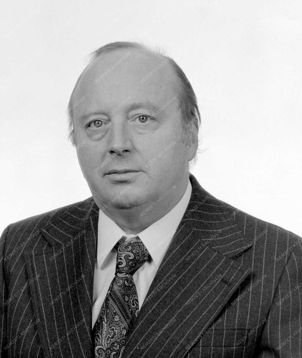 Halálozás - Elhunyt Patak Károly újságíró