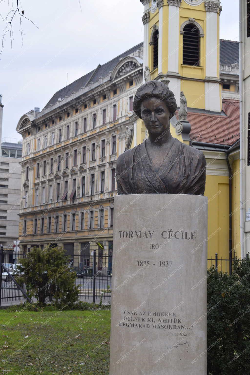 Köztéri szobor - Budapest - Tormay Cécile