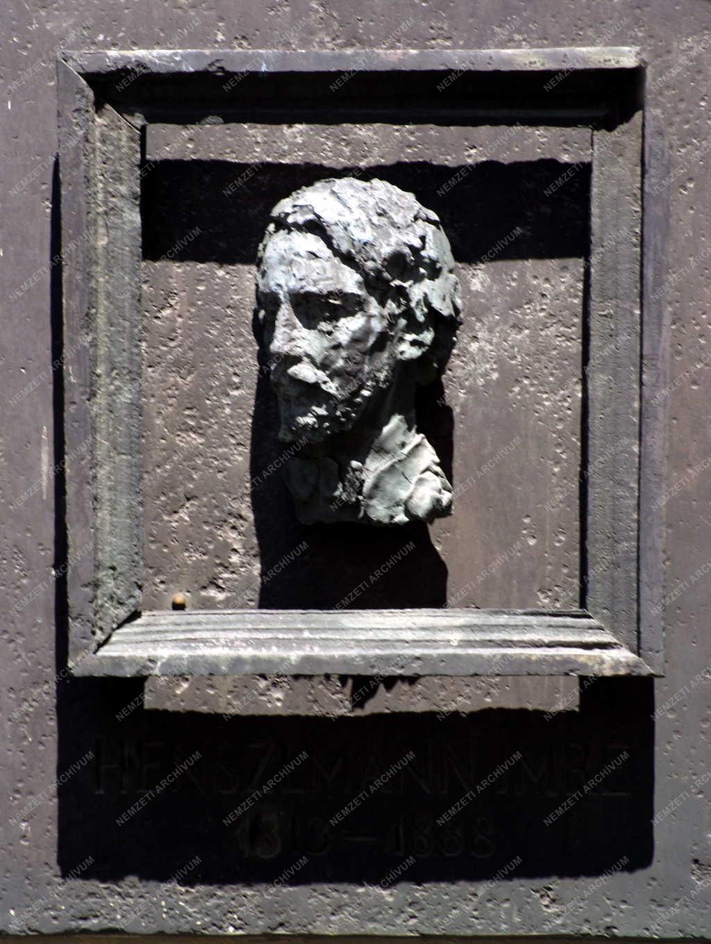 Műalkotás - Budapest - Henszlmann Imre domborműve