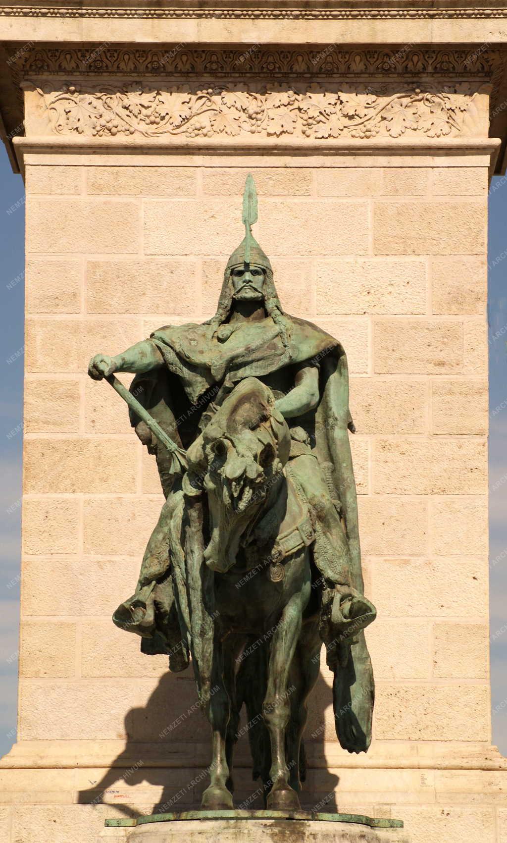Budapest - Köztéri szobor - Árpád vezér