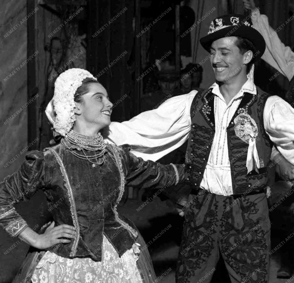 Az Állami Népi Együttes előadása