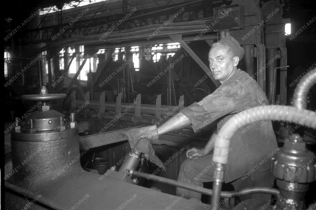 Gazdaság - Munkaszervezés - Brigádmunka