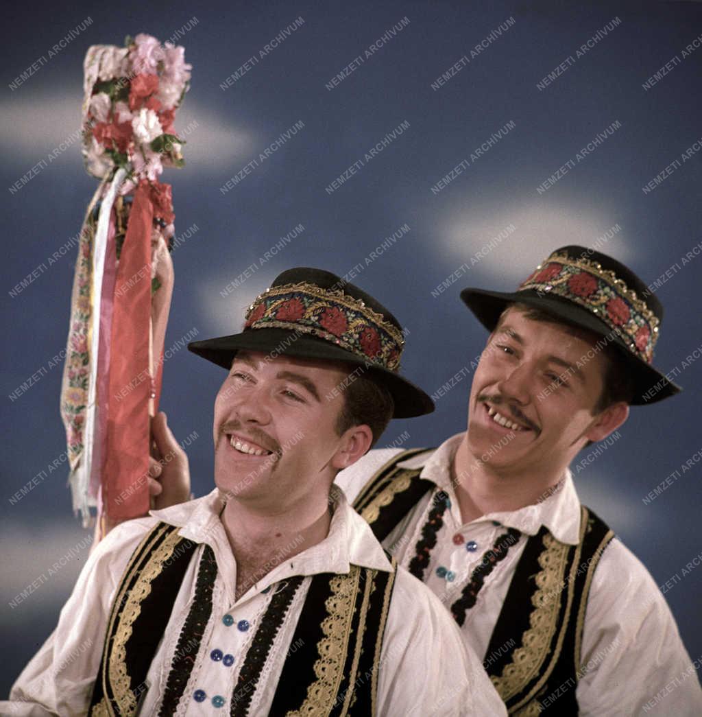 Kultúra - KISZ Központi Művészeggyüttes