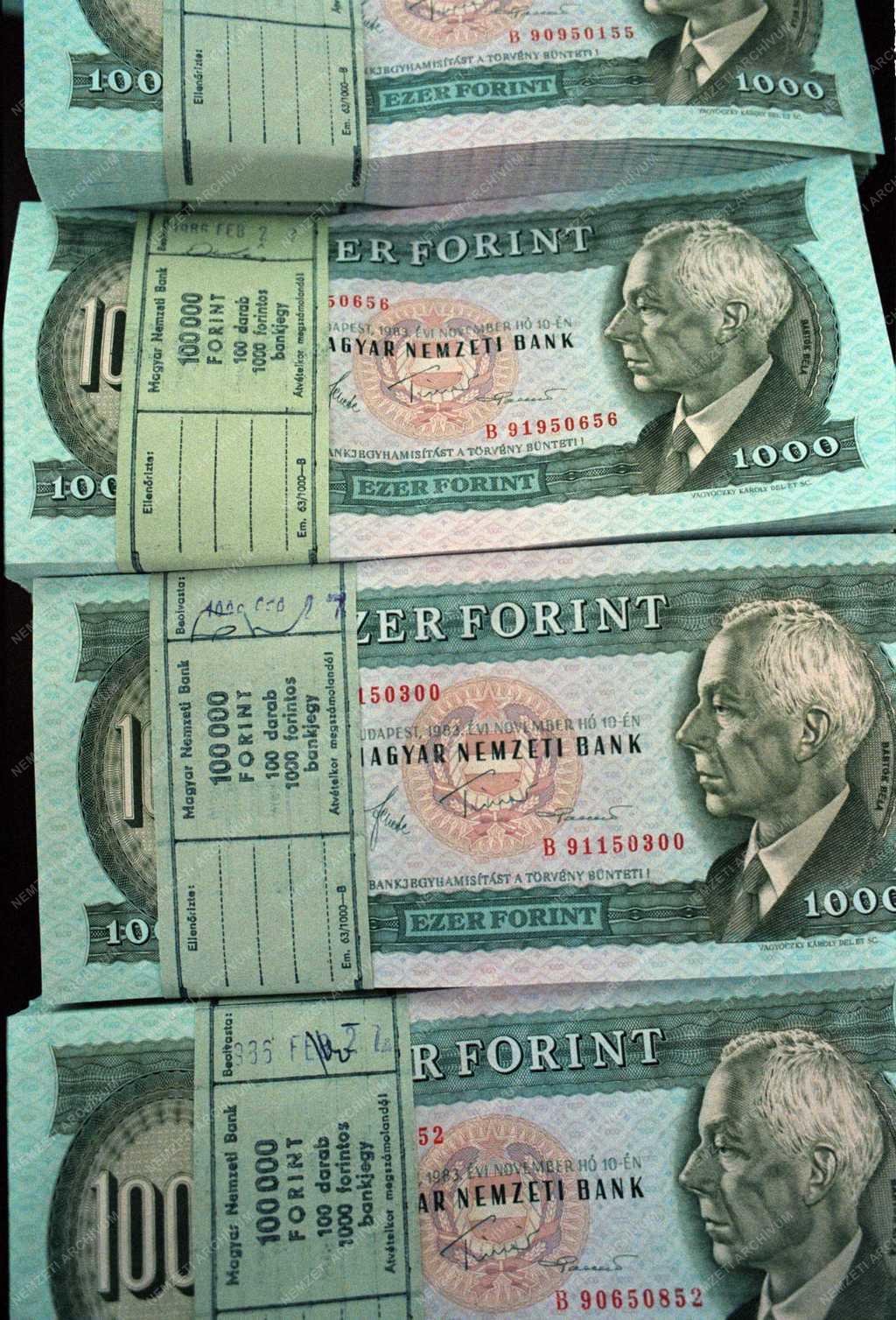 Pénzügy - Hatvanéves a forint