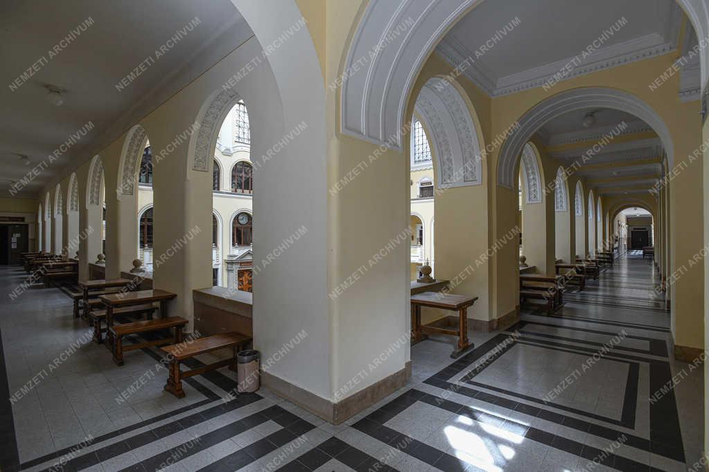 Felsőoktatás - Debrecen - 20 éves a Debreceni Egyetem