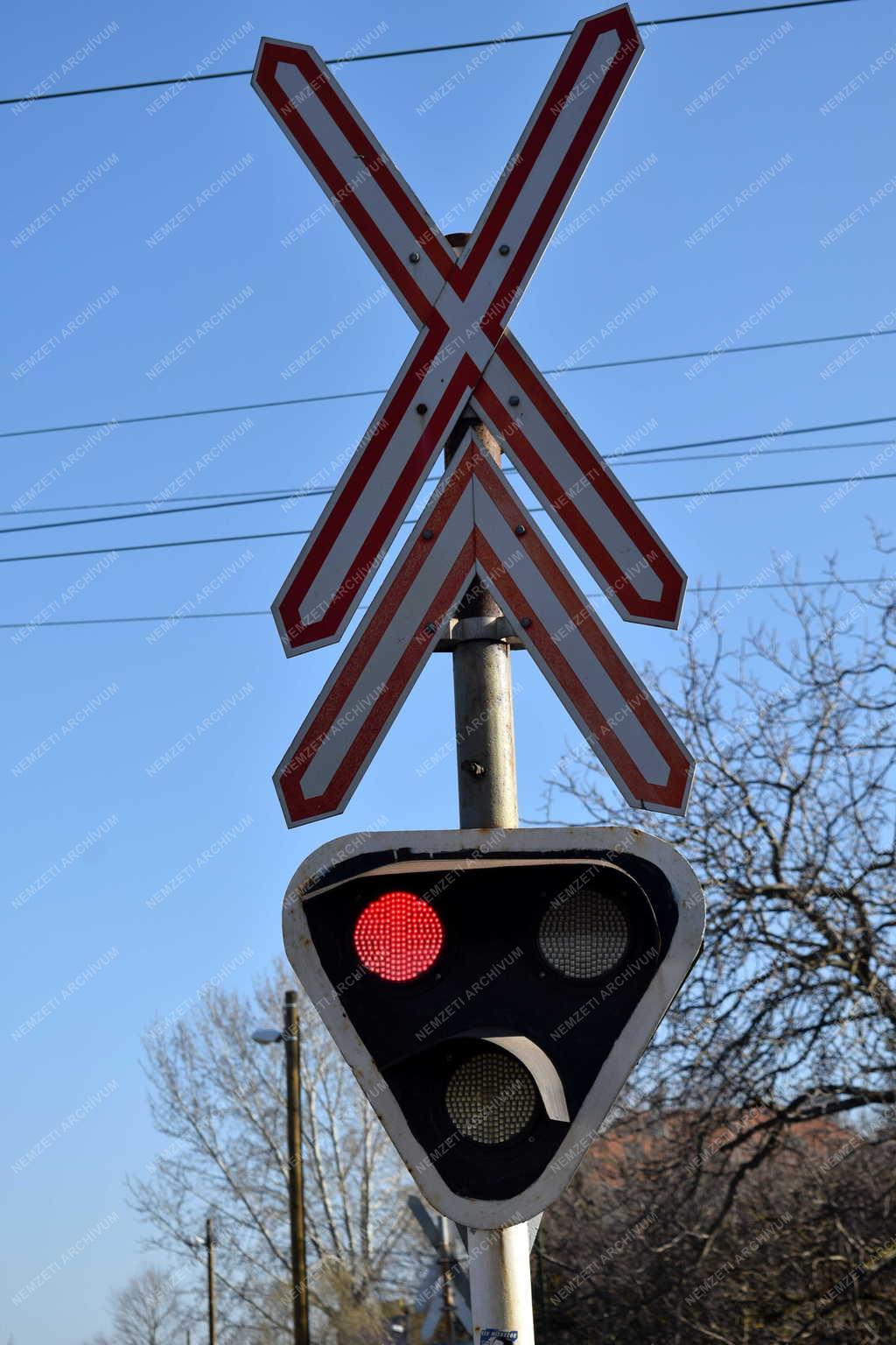 Közlekedés - Vasúti átjáró - Fénysorompó