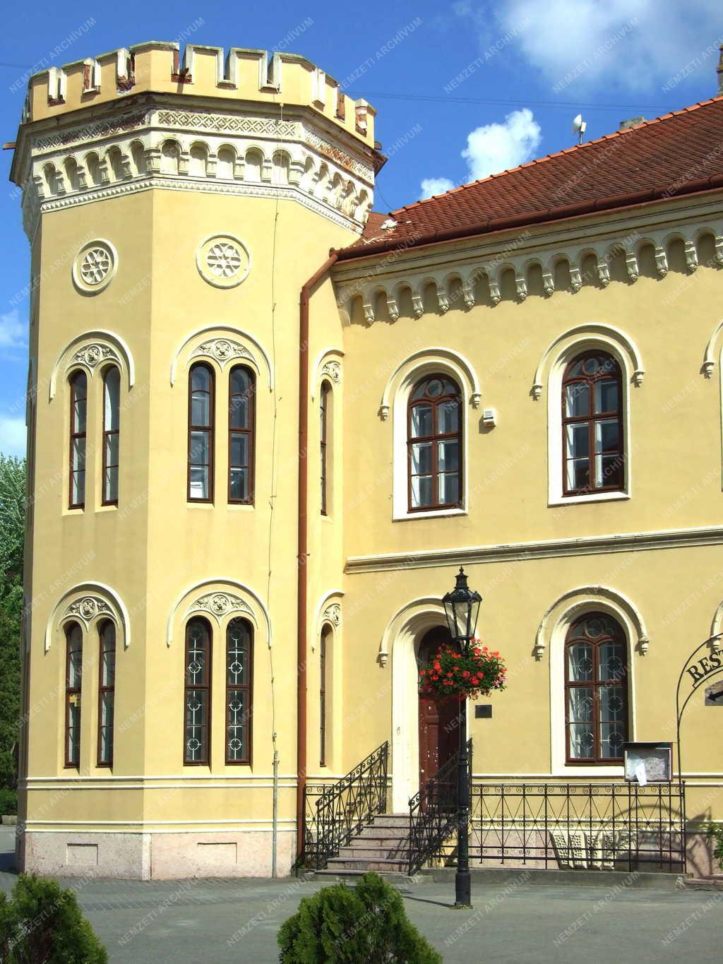 Épület - Révkomárom - A révkomáromi Tiszti pavilon