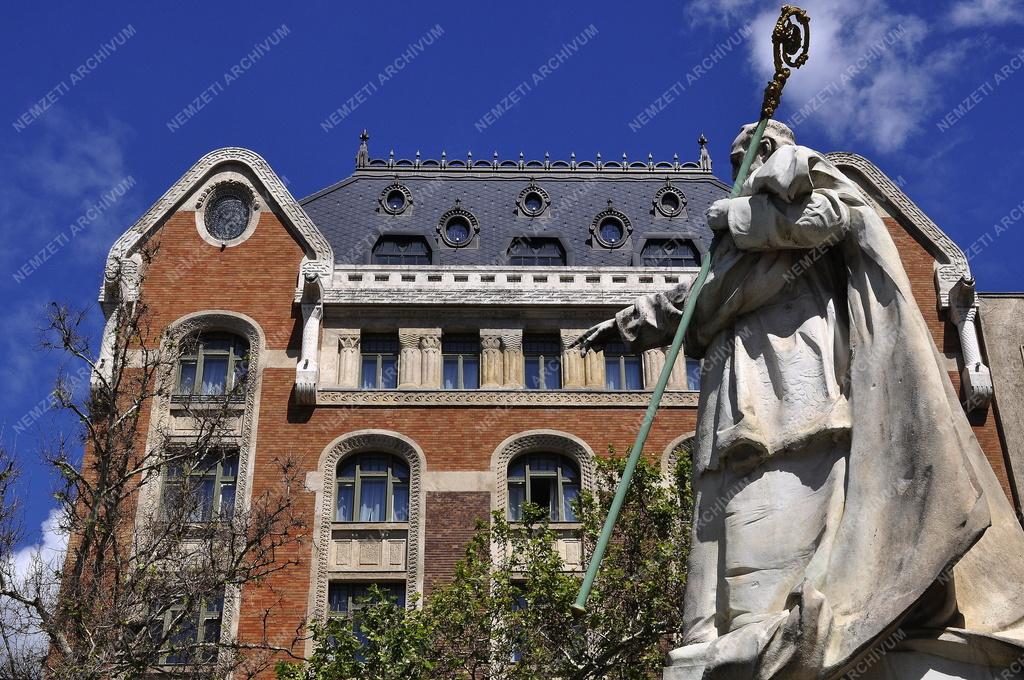 Kultúra - Budapest - Pázmány Péter szobra