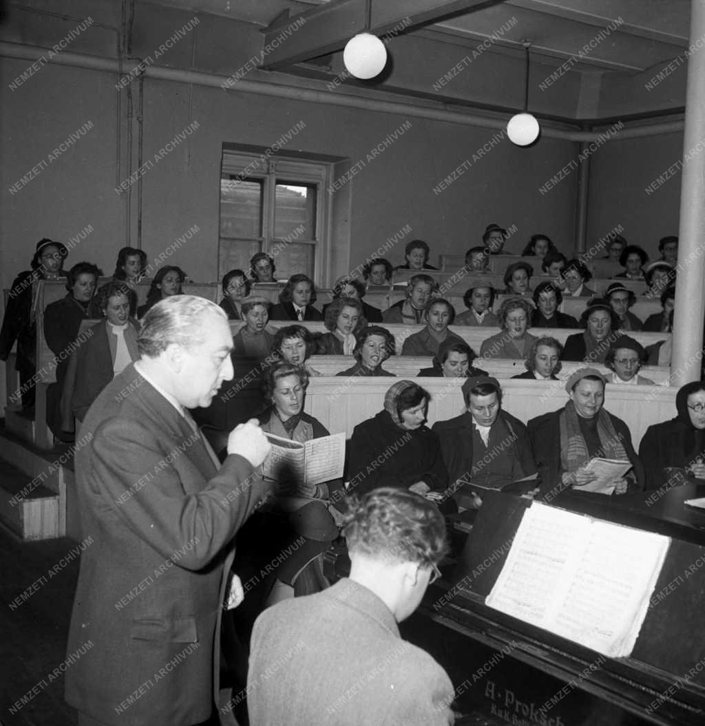 Kultúra - Próbál az Operaház énekkara
