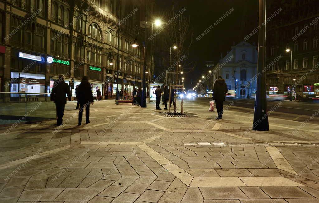 Városkép - Budapest -  Megújult a Ferenciek tere