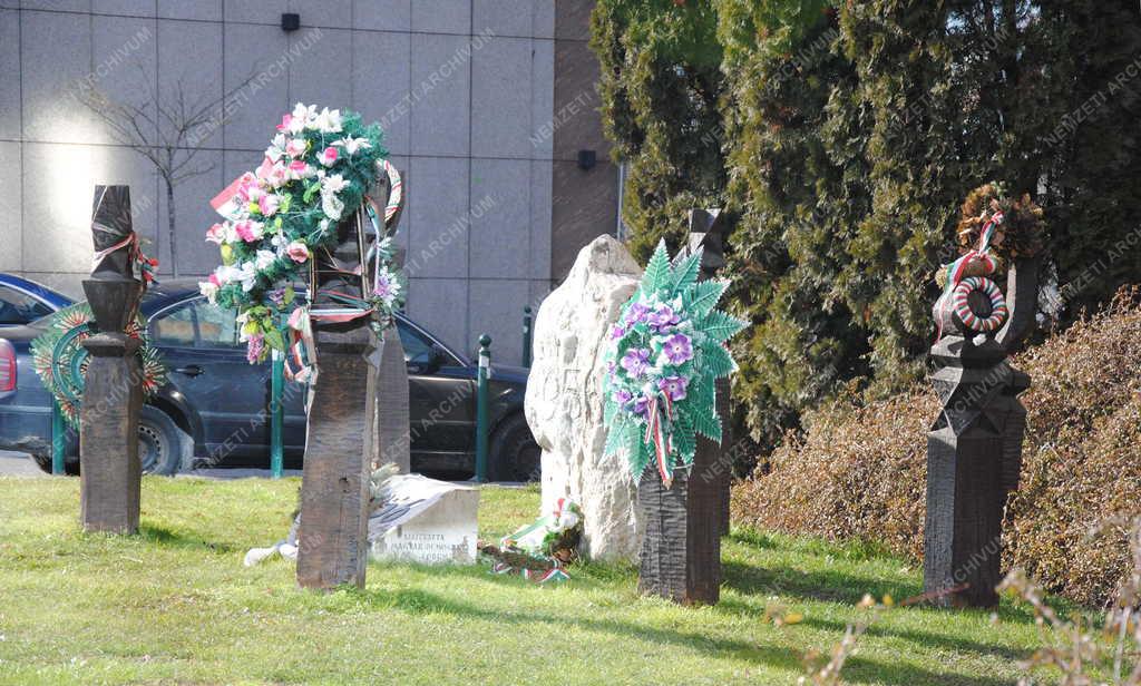Emlékmű - 56-os emlékmű a Széna téren