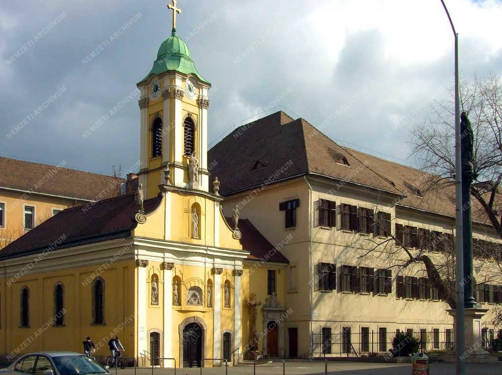 Budapest - Városkép - A Rókus-kápolna és kórház