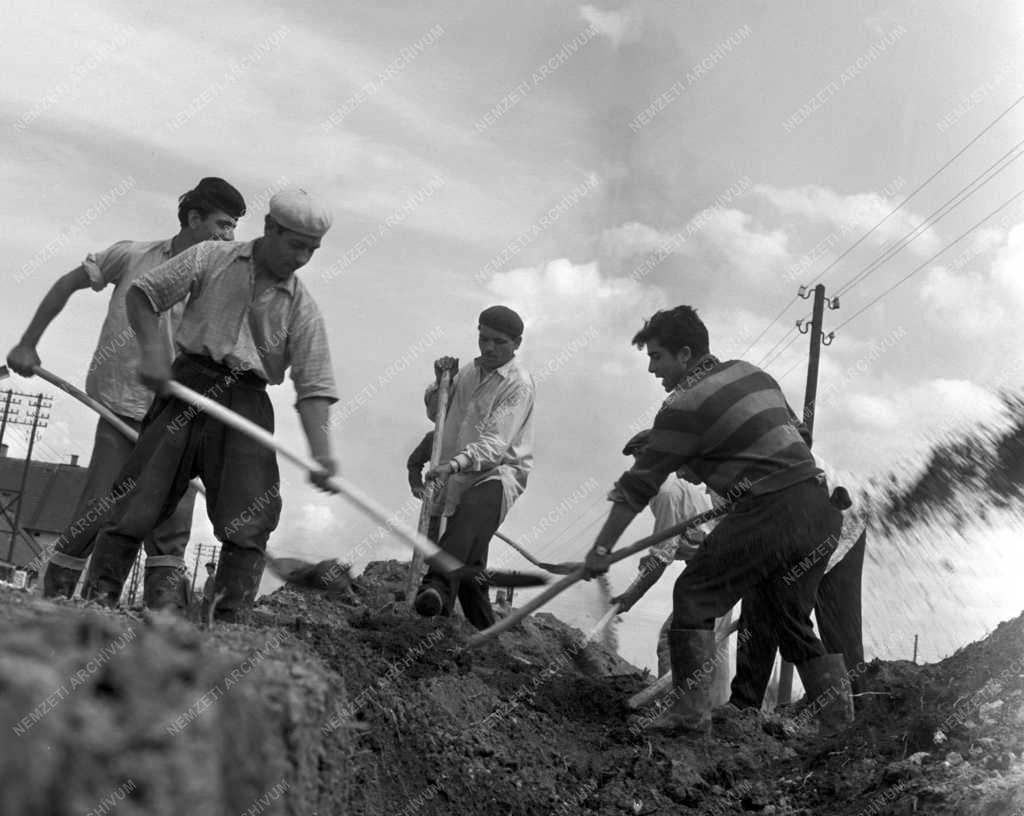 Útépítés - Kijavítják, szélesítik a balatoni műutat