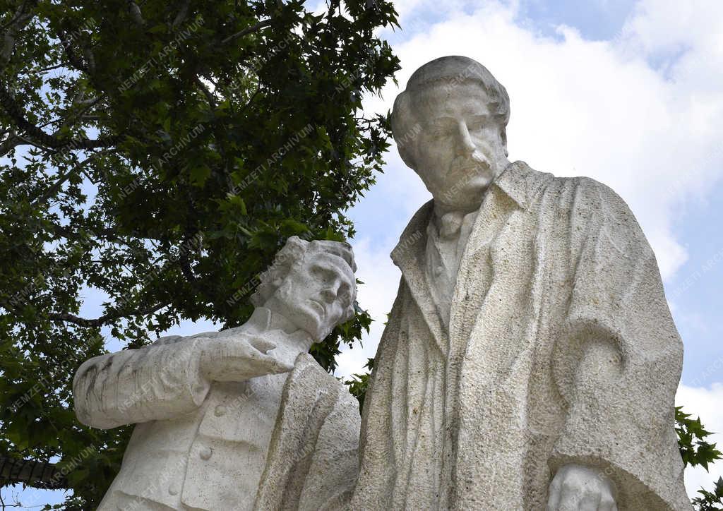 Köztéri szobor - Budapest - Kossuth-emlékmű