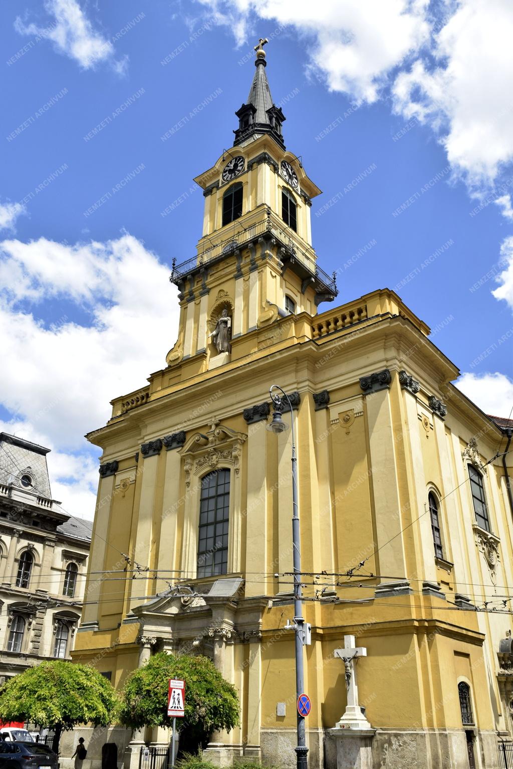 Egyház - Budapest - Avilai Nagy Szent Teréz-plébániatemplom