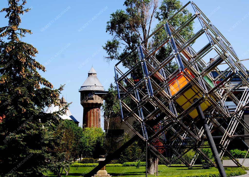 Városkép - Budapest - Rubik-kocka szobor Óbudán