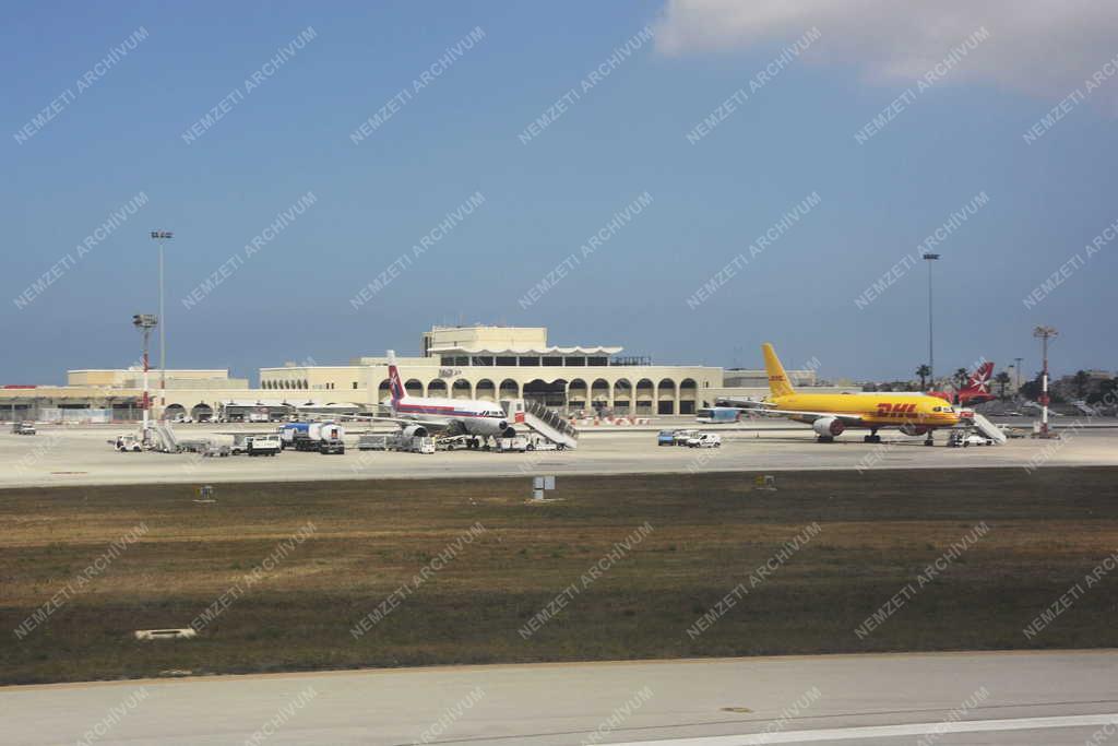Légi közlekedés - Luqa - Málta nemzetközi repülőtere