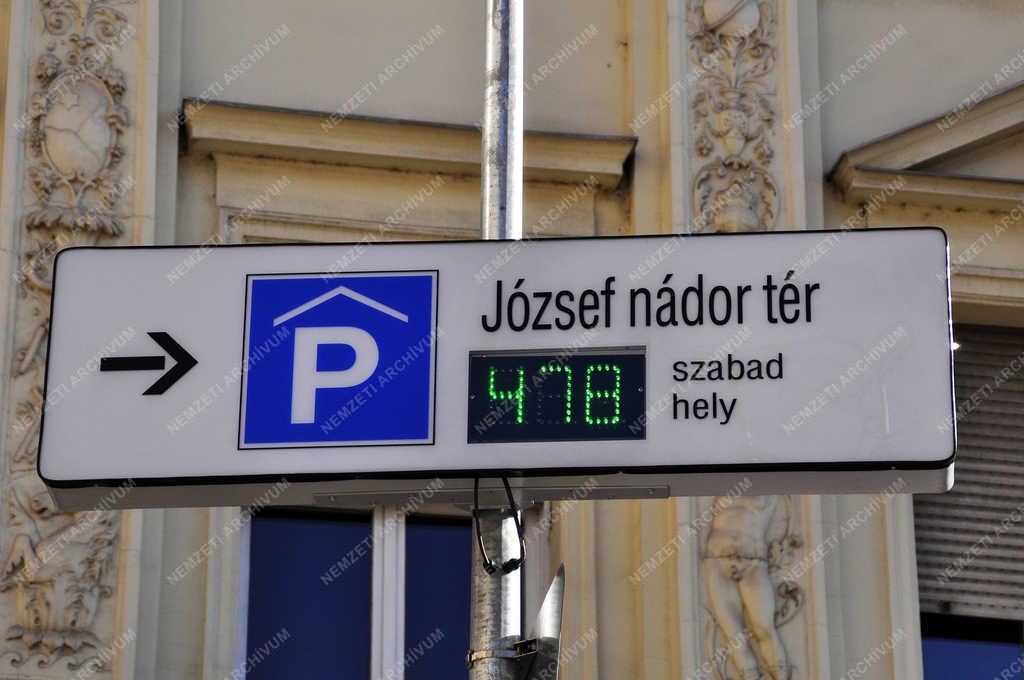 Építőipar - Budapest - Parkosítás a mélygarázs felett