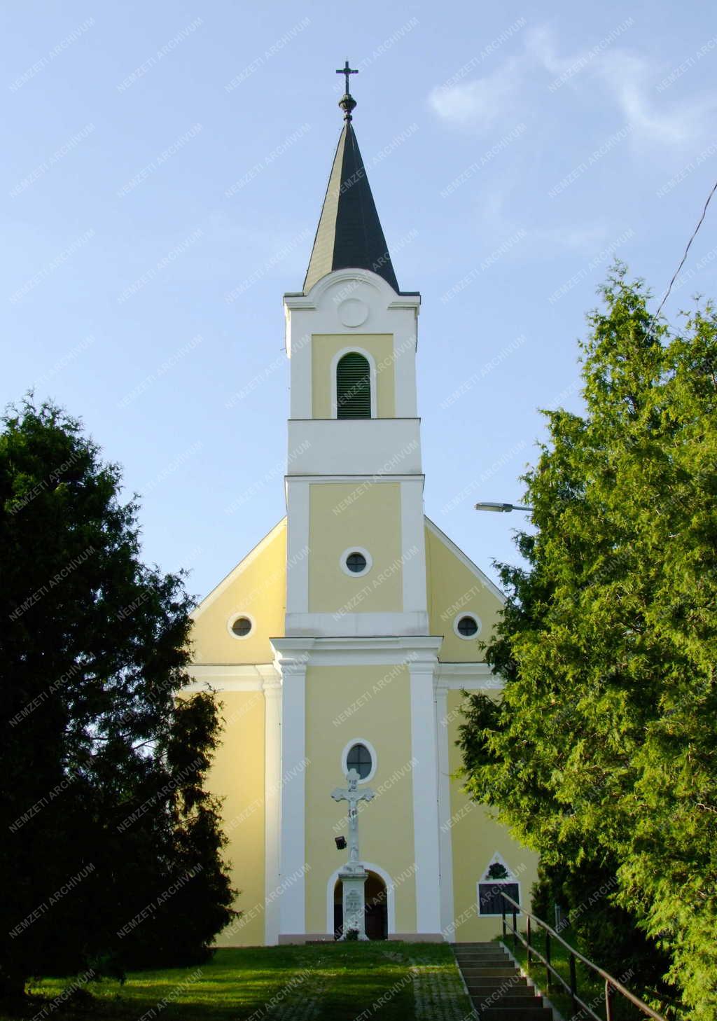 Táj, város - Bak - Templomépület