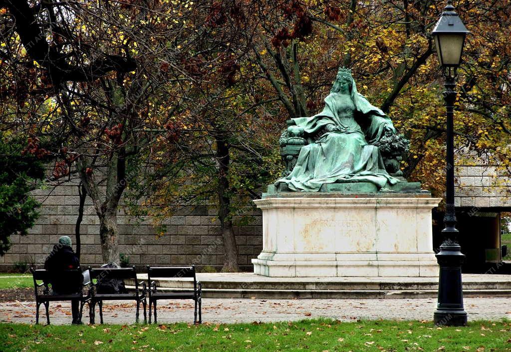 Műalkotás - Budapest -  Erzsébet királyné szobra