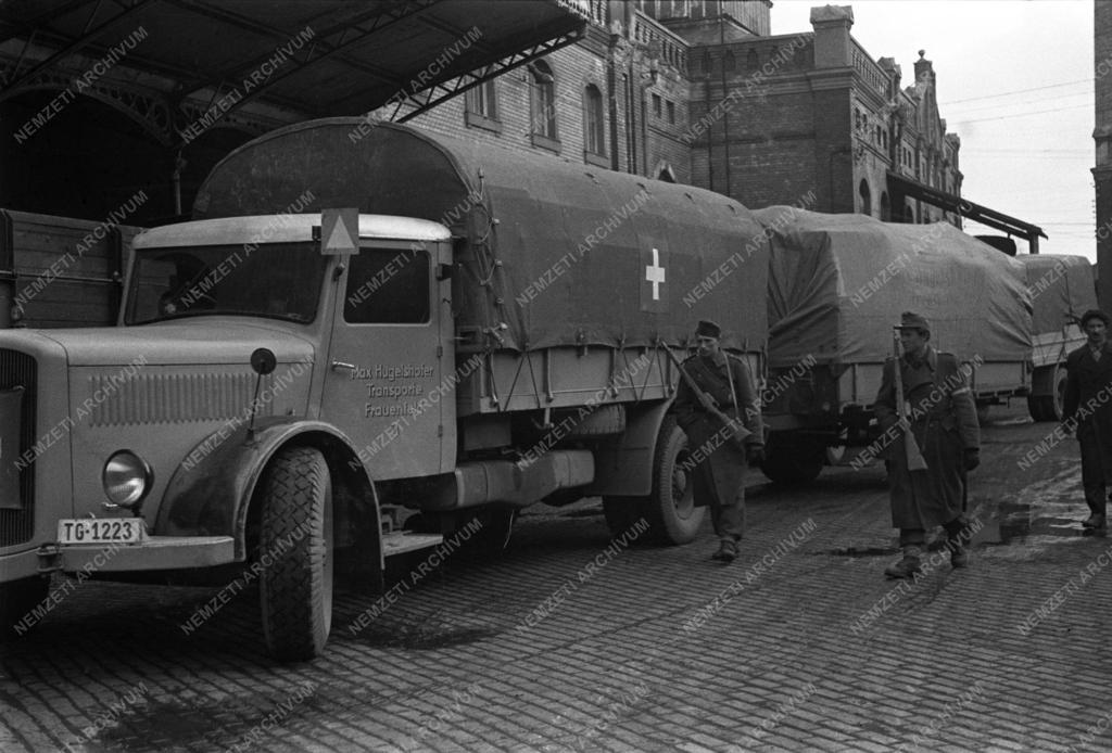 Első UNRRA szállítmány Pesten