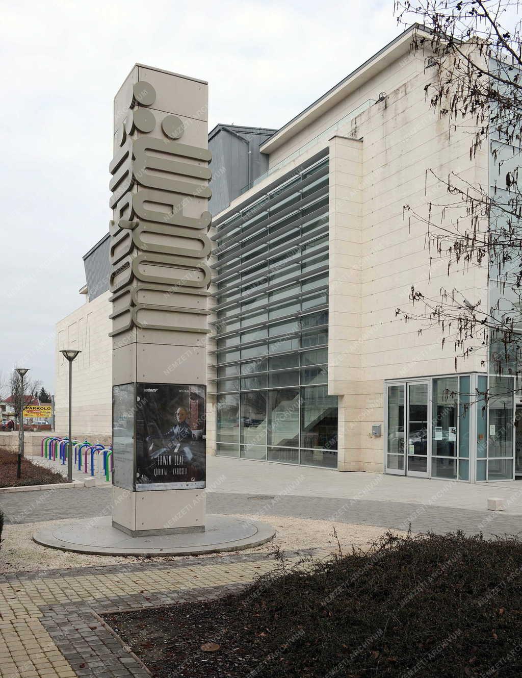 Kultúra - Debrecen - Átmenetileg bezárt a MODEM