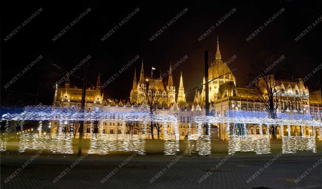Közlekedés - Budapest - Karácsonyi fényvillamos