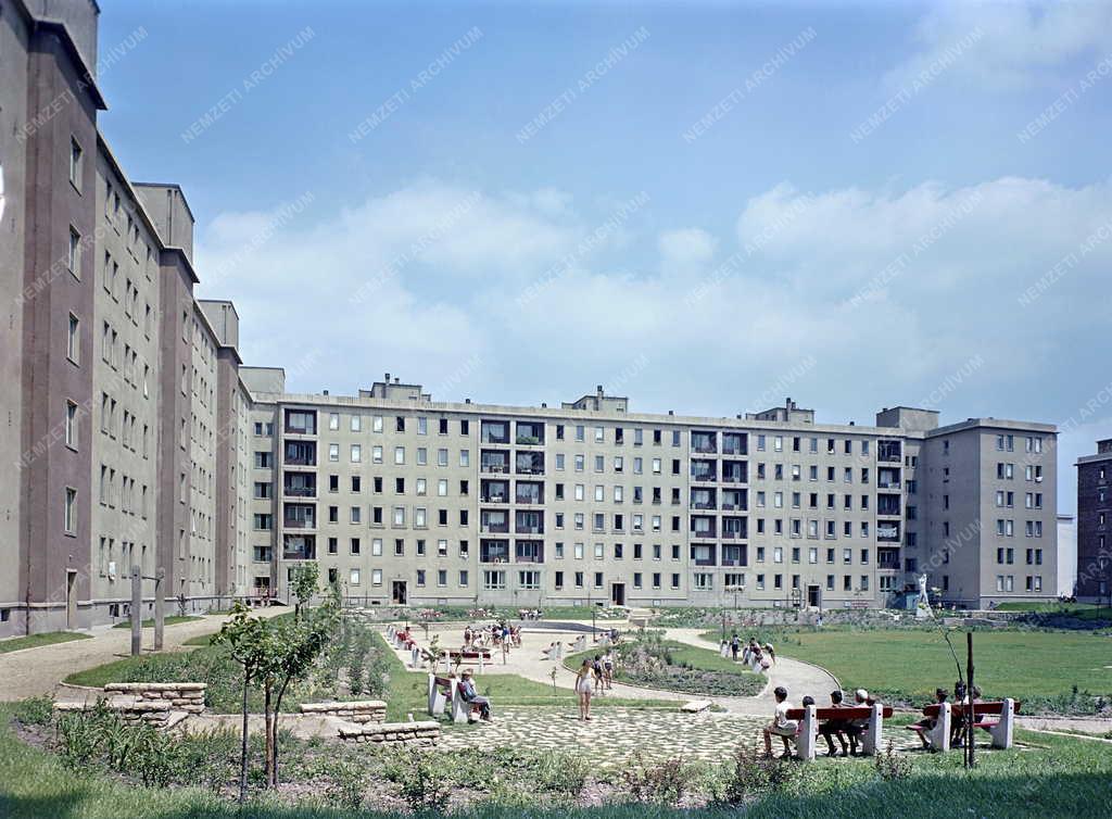 Építőipar - Budapest - Új építésű társasházak