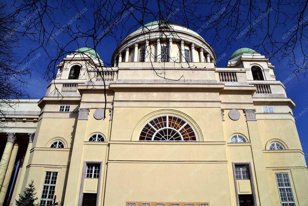 Egyházi épület - Budapest - Rezső téri templom