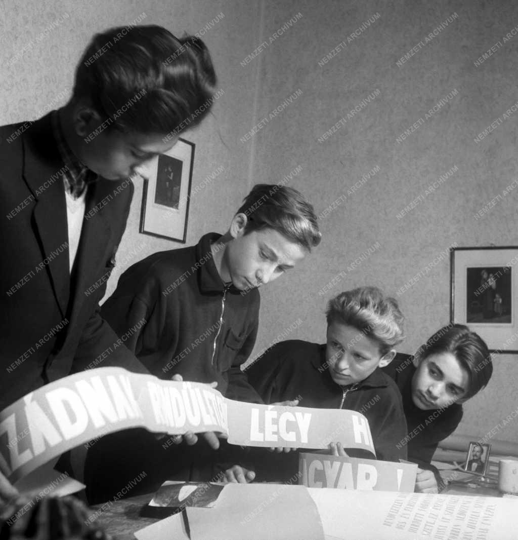 Évfoduló - Vörömarty kiállítás az iskolában