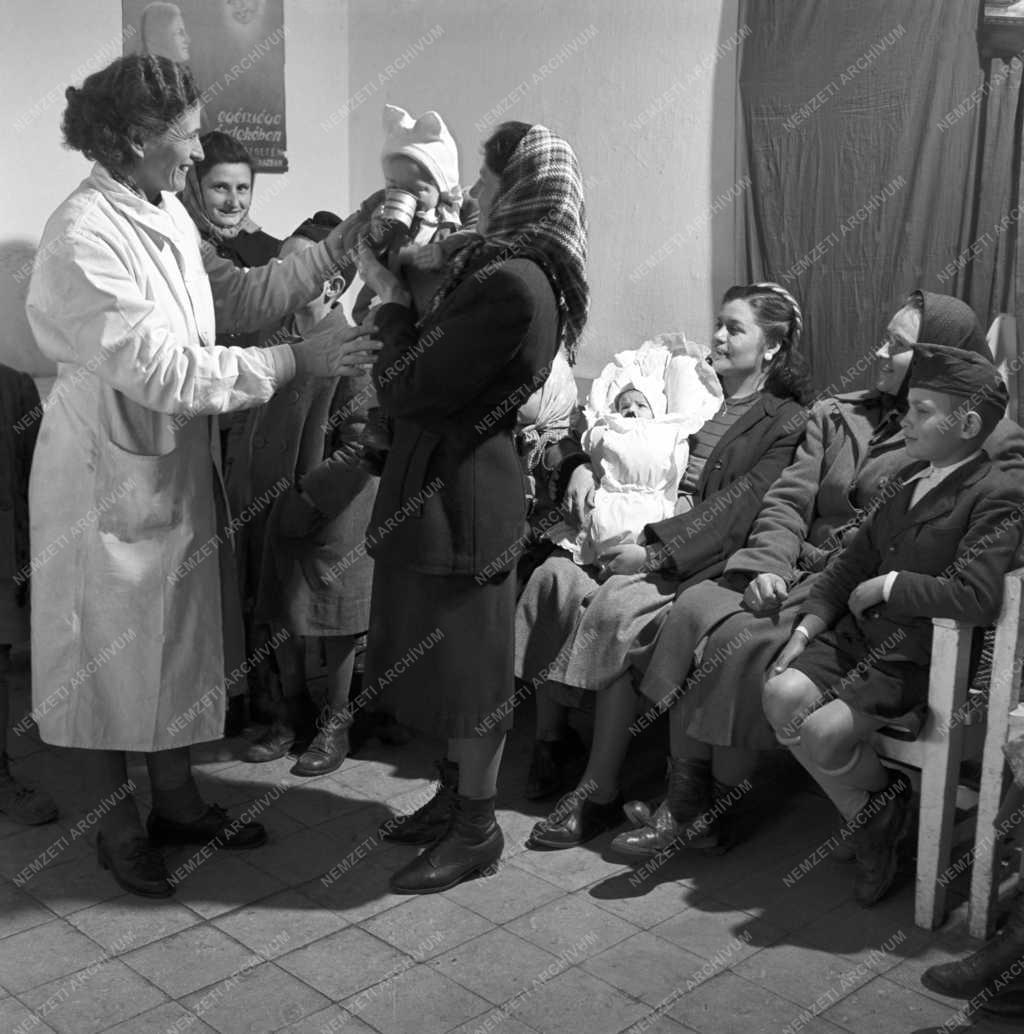 Egészségügy - Szabó Etelka Kossuth-díjas védőnő