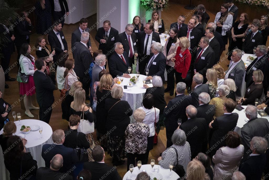 Orbán Viktor fogadta a Magyar Diaszpóra Tanács tagjait