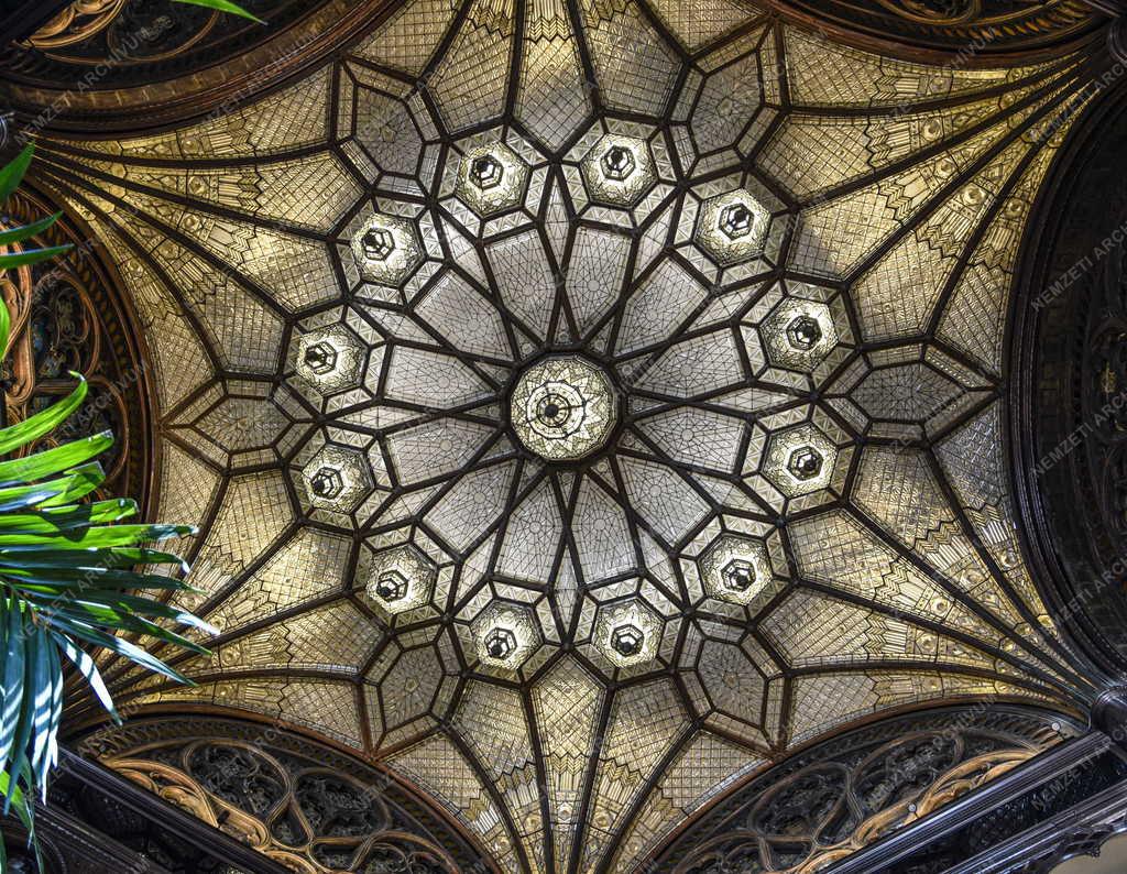 Városkép - Idegenforgalom - Párisi Udvar Hotel és Passage Budapest 