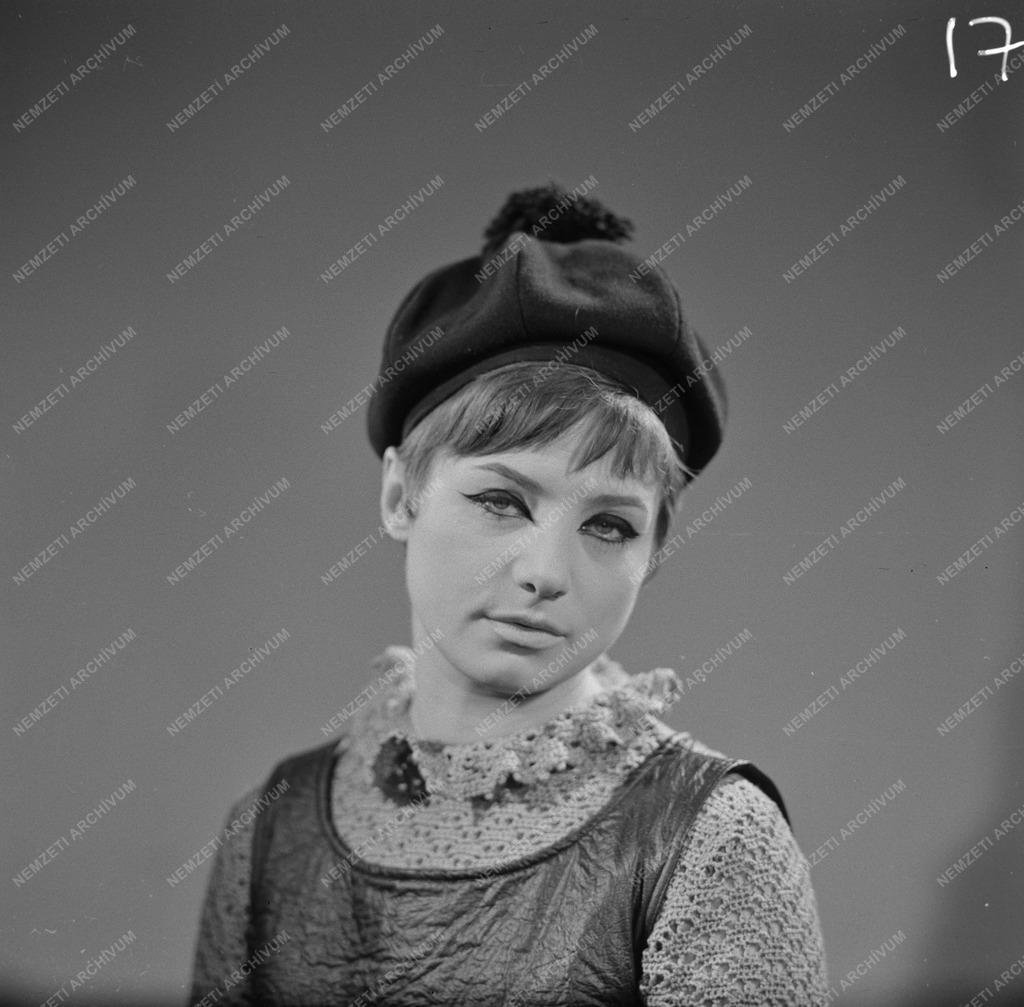 Kultúra - Színház - Csűrös Karola színésznő